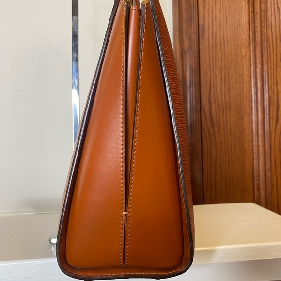 Used - Picture 3 of 11